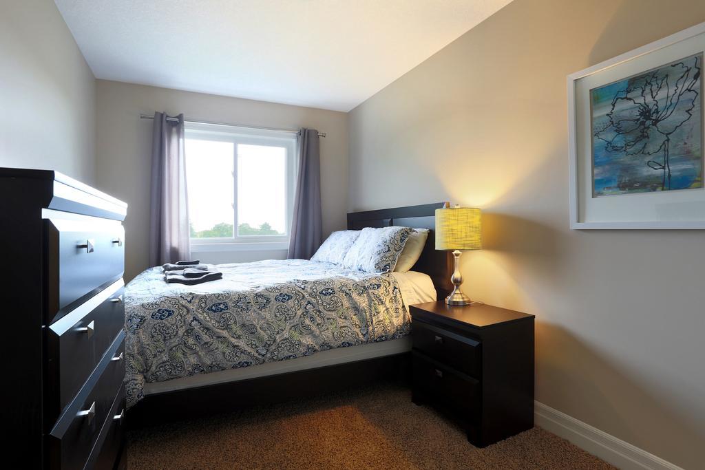 Boardwalk Homes - Executive Guest Rooms & Townhomes Kitchener Zimmer foto